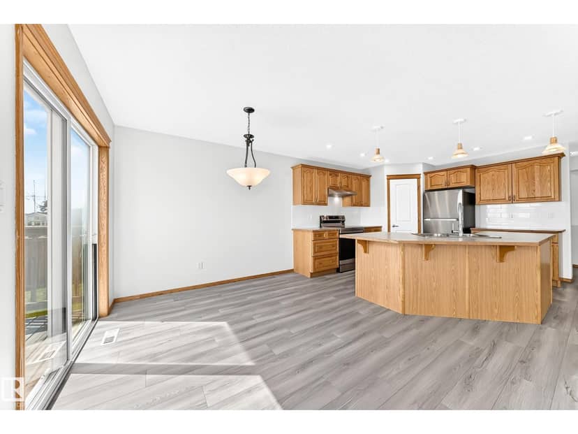 686 Kananaskis Dr — photo 20 of 40