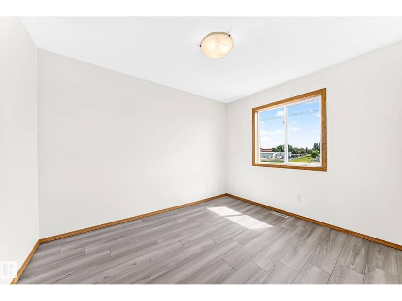 686 Kananaskis Dr — photo 36 of 40