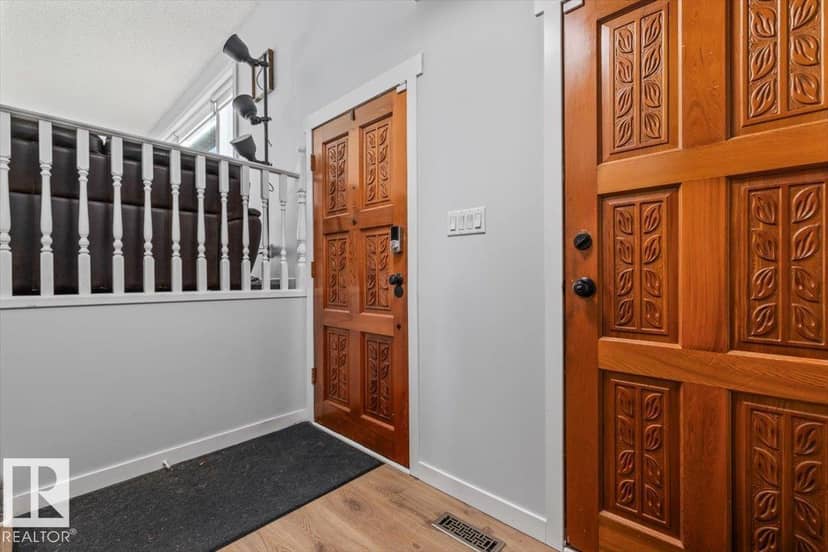4310 39 AV — photo 13 of 40