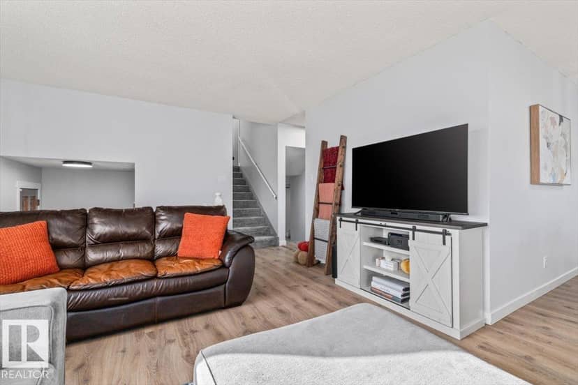 4310 39 AV — photo 19 of 40