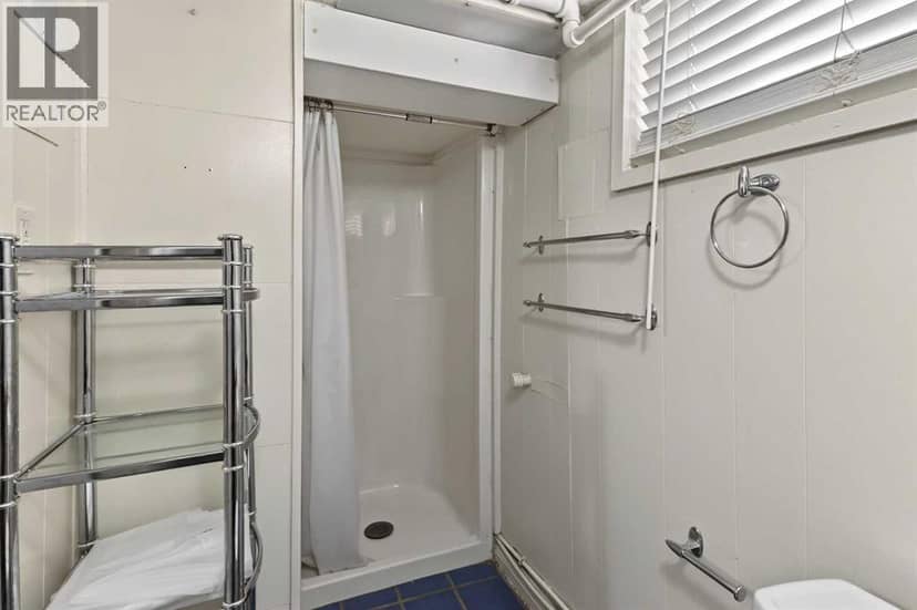 319 11 Avenue NE — photo 20 of 37