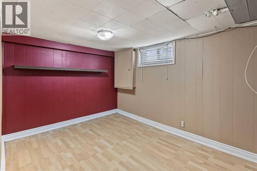 319 11 Avenue NE — photo 17 of 37