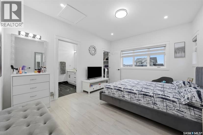 183 Mazurek CRESCENT — photo 17 of 40