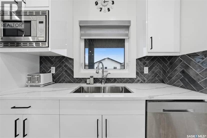 183 Mazurek CRESCENT — photo 10 of 40