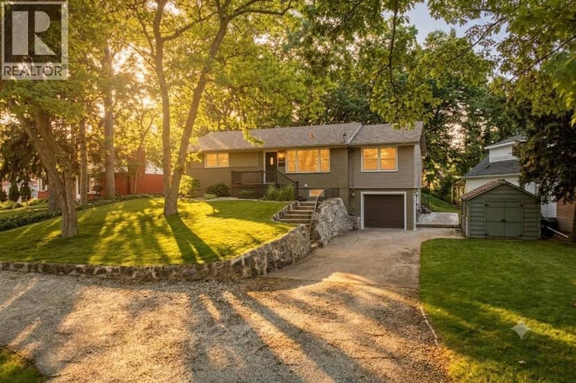 743 Errol ROAD East — photo 1 of 40
