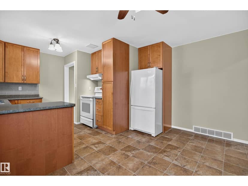 9108 132A AV NW — photo 10 of 35