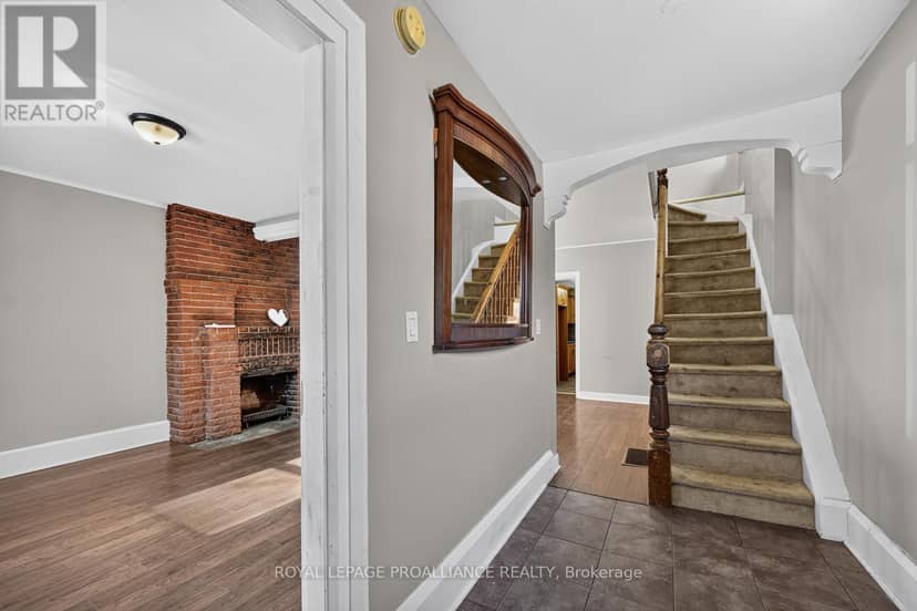 22 Abbott Street, Brockville, photo 5