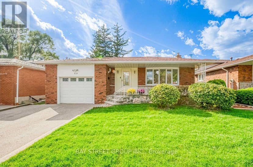936 Scarborough Golf Clu Road, Toronto