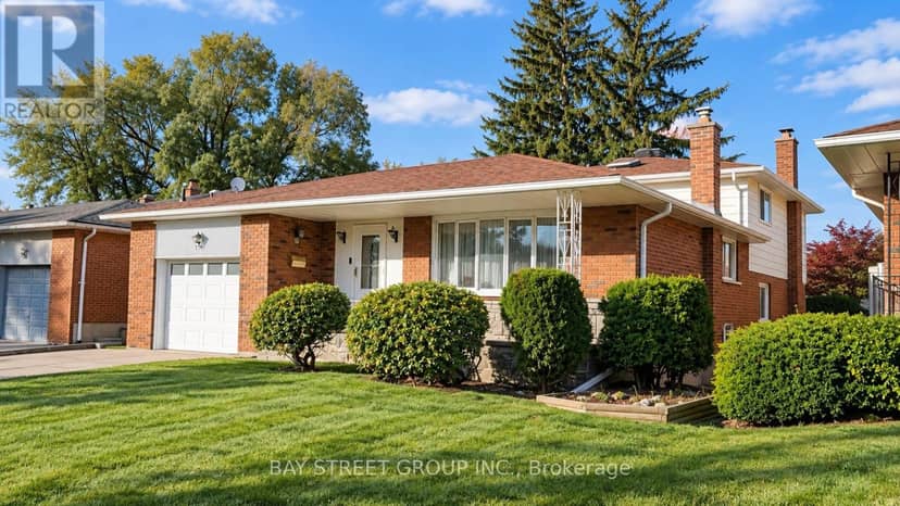 936 Scarborough Golf Clu Road, Toronto, photo 2