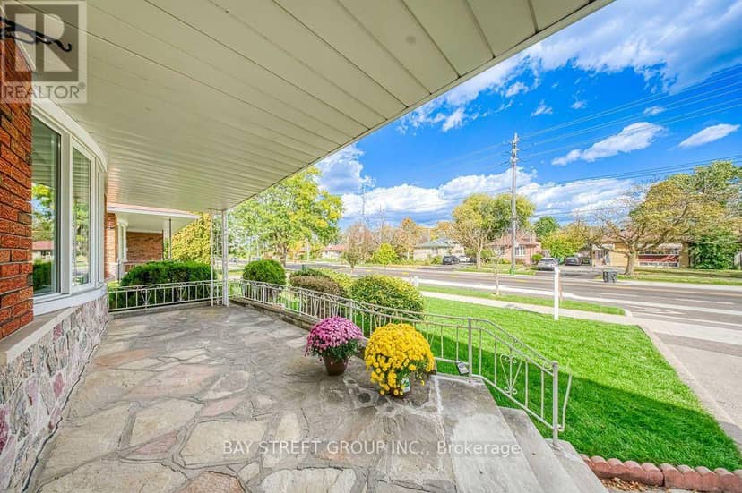936 Scarborough Golf Clu Road, Toronto, photo 3