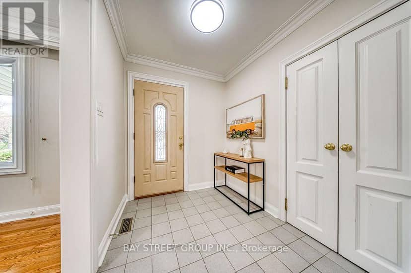 936 Scarborough Golf Clu Road, Toronto, photo 4