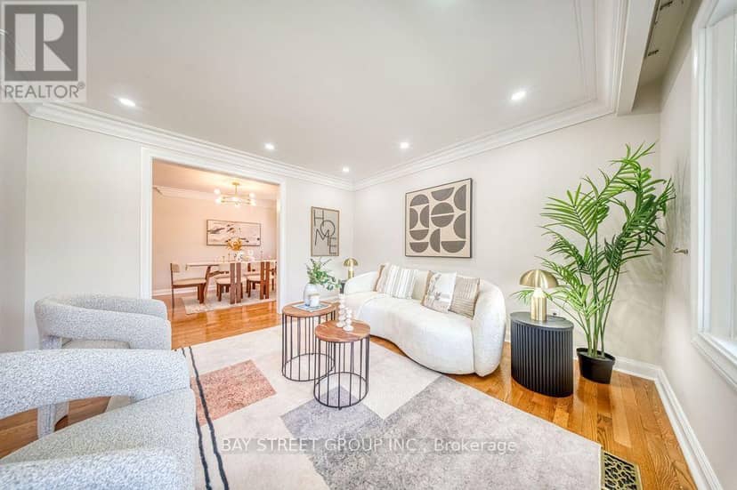 936 Scarborough Golf Clu Road, Toronto, photo 6