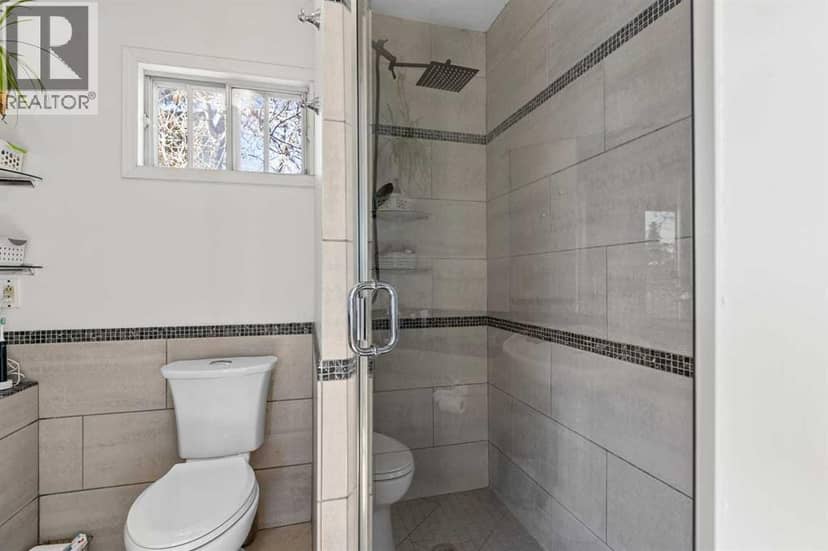 265 21 Avenue NE — photo 23 of 40