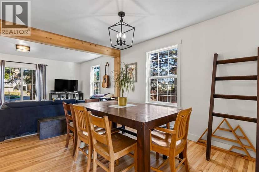 265 21 Avenue NE — photo 14 of 40