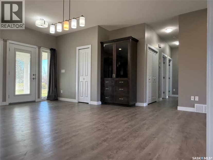 316 Queen STREET — photo 10 of 40