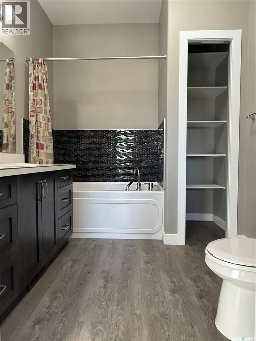 316 Queen STREET — photo 15 of 40