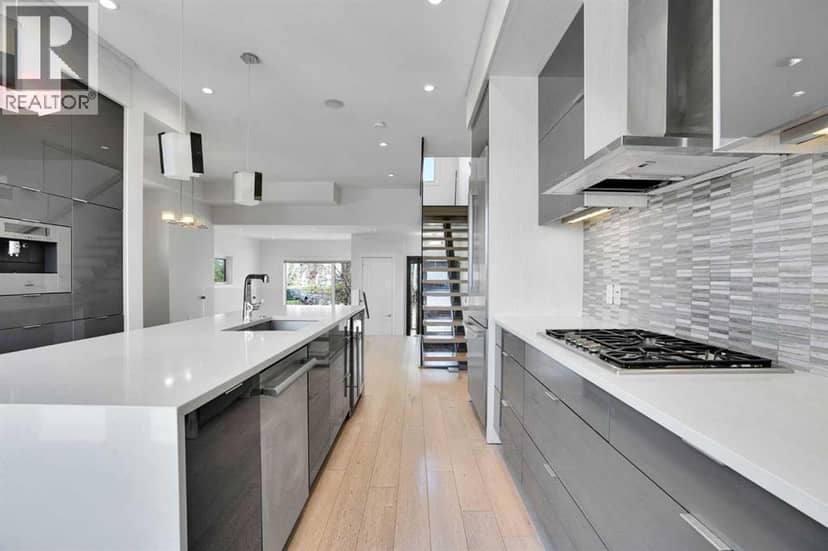 2505 21 Street SW — photo 10 of 40