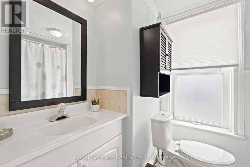 61 Lindsay Street N — photo 22 of 36