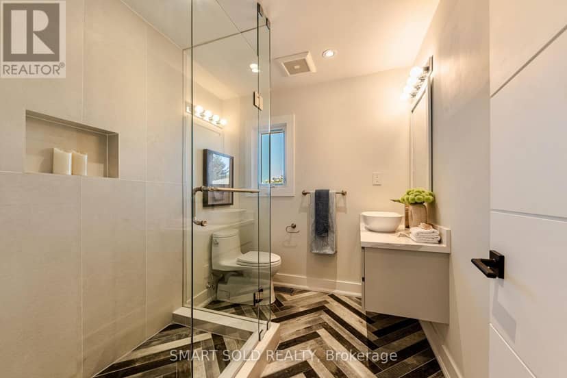 231 Hounslow Avenue — photo 27 of 40