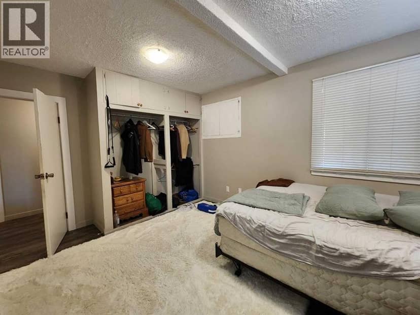 239 30 Avenue NW — photo 9 of 16