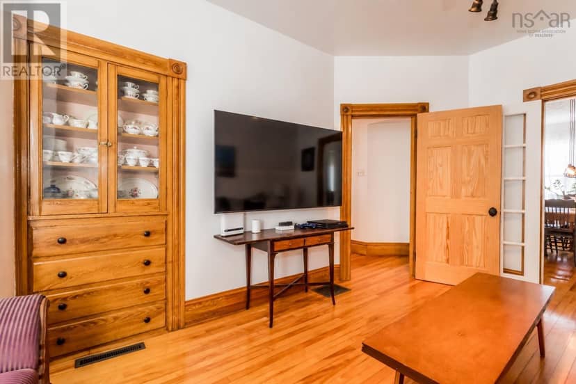 13 Lawrencetown Lane — photo 10 of 40