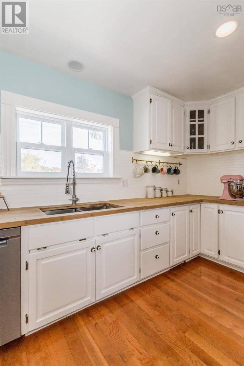 13 Lawrencetown Lane — photo 17 of 40