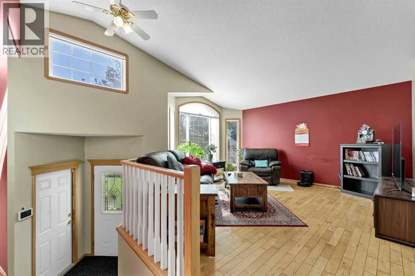460 Spruce Way SE, Medicine Hat, photo 3