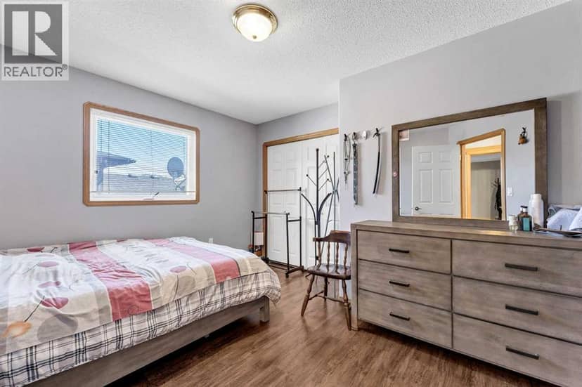460 Spruce Way SE — photo 11 of 26