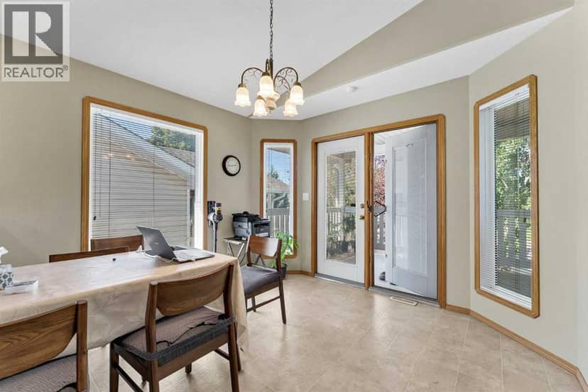 460 Spruce Way SE — photo 10 of 26