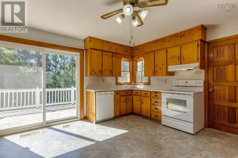 9520 Highway 1 — photo 9 of 40