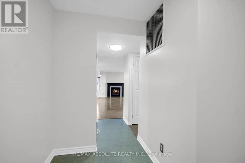 502 - 3105 Carling Avenue — photo 10 of 35