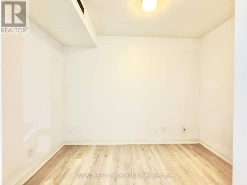 2007 - 80 Queens Wharf Road, Toronto, photo 8