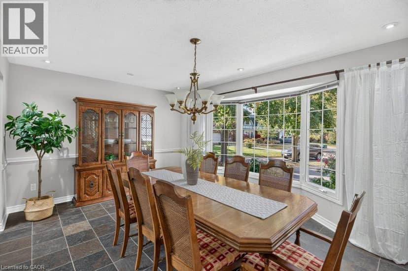 600 HOLLY HILL Crescent, Burlington, photo 6