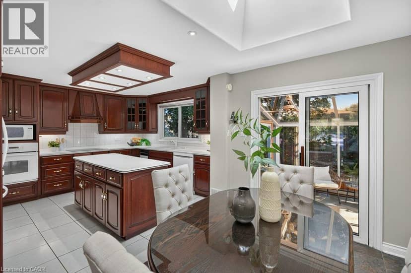 600 HOLLY HILL Crescent — photo 12 of 40