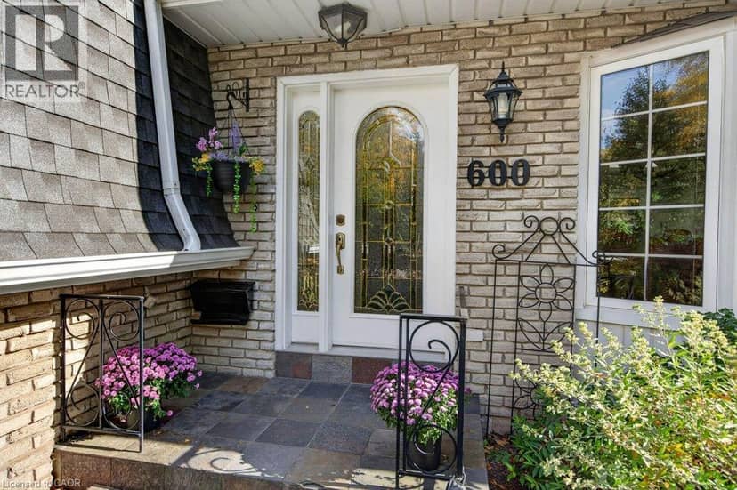 600 HOLLY HILL Crescent, Burlington, photo 4