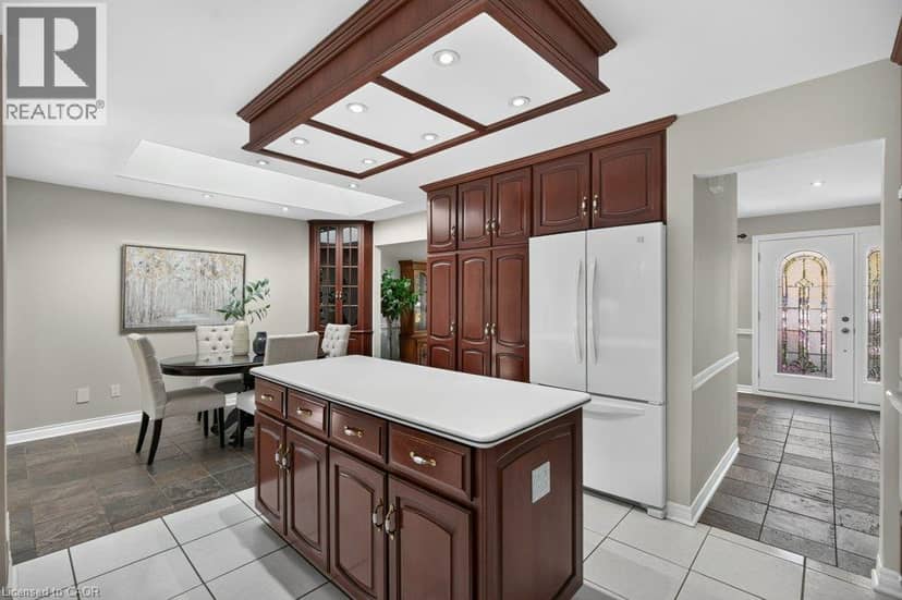 600 HOLLY HILL Crescent — photo 15 of 40