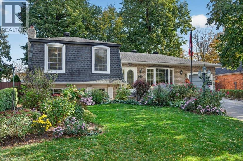 600 HOLLY HILL Crescent, Burlington, photo 2