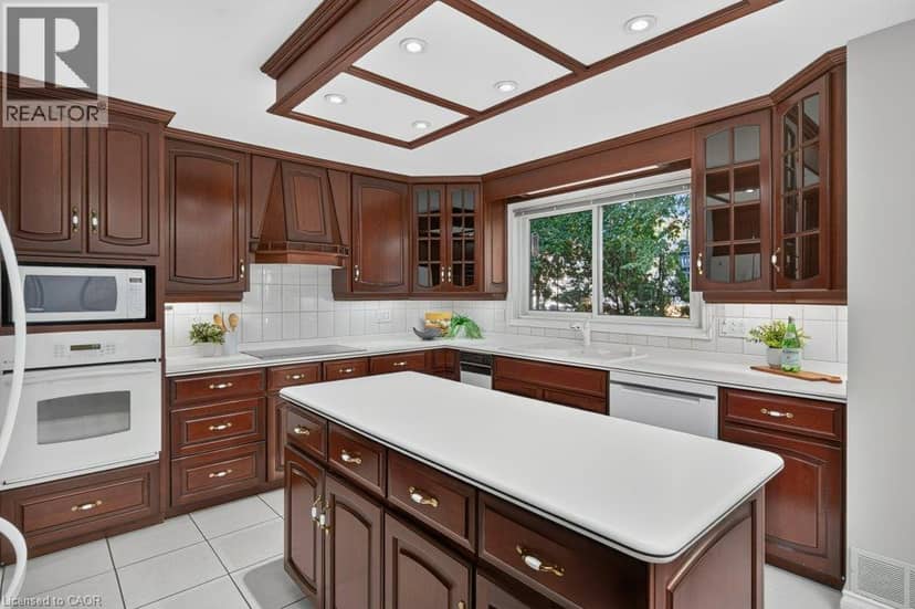 600 HOLLY HILL Crescent — photo 13 of 40