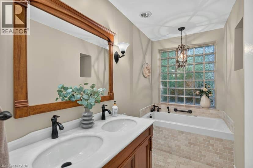 600 HOLLY HILL Crescent — photo 25 of 40