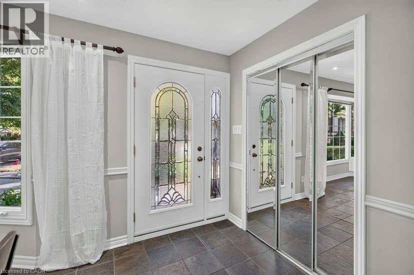 600 HOLLY HILL Crescent, Burlington, photo 5