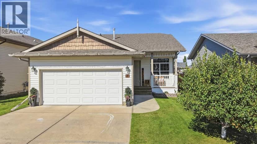 14 Wilkinson Circle, Sylvan Lake, photo 2