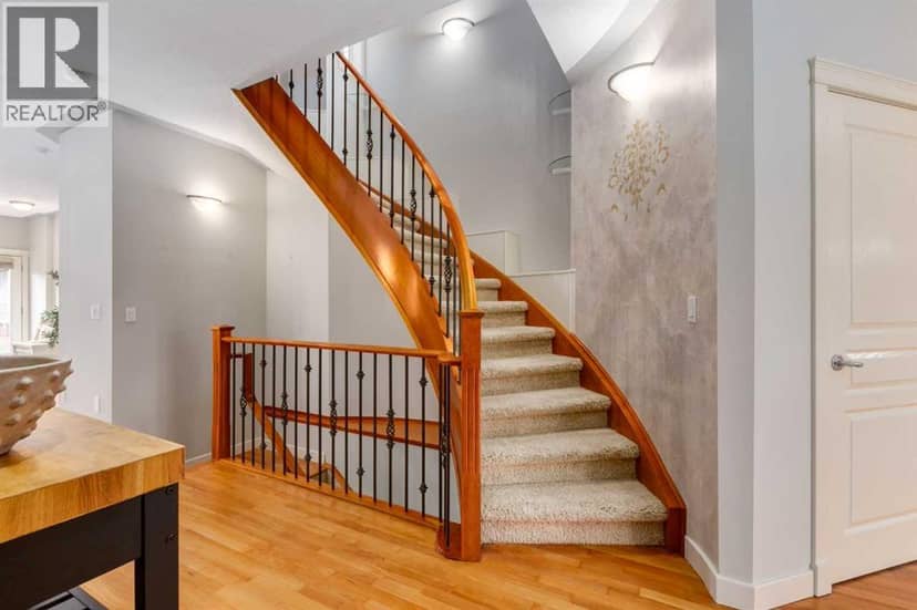 1527 18 Avenue NW — photo 20 of 40