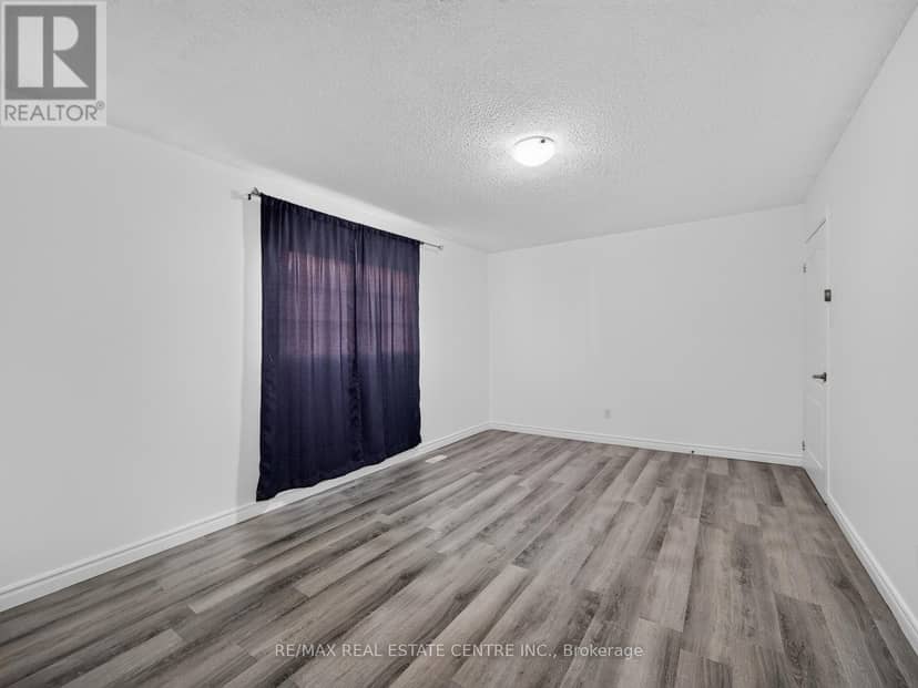 15 Hedgerow Avenue, Brampton, photo 8