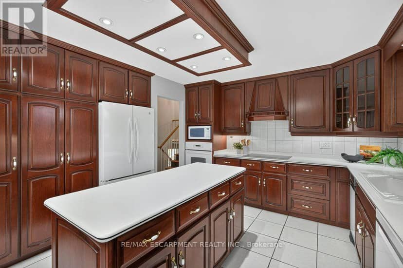 600 Holly Hill Crescent — photo 15 of 40