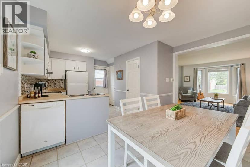 62 VILLAGE GREEN Way — photo 15 of 40