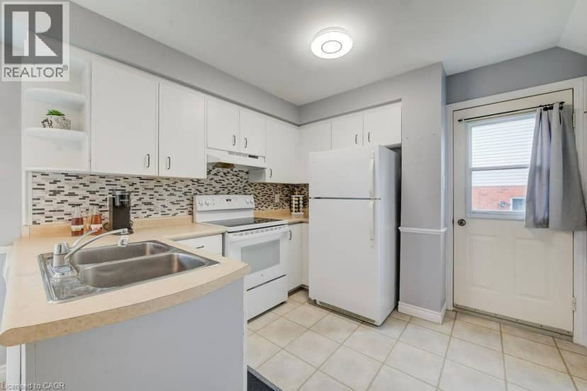 62 VILLAGE GREEN Way — photo 16 of 40