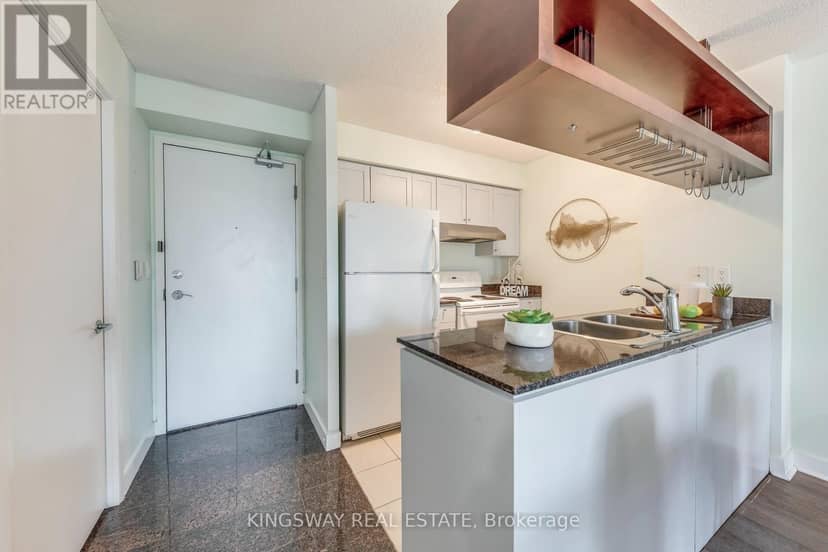 3511 - 81 Navy Wharf Court — photo 12 of 35