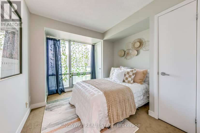 3511 - 81 Navy Wharf Court — photo 21 of 35