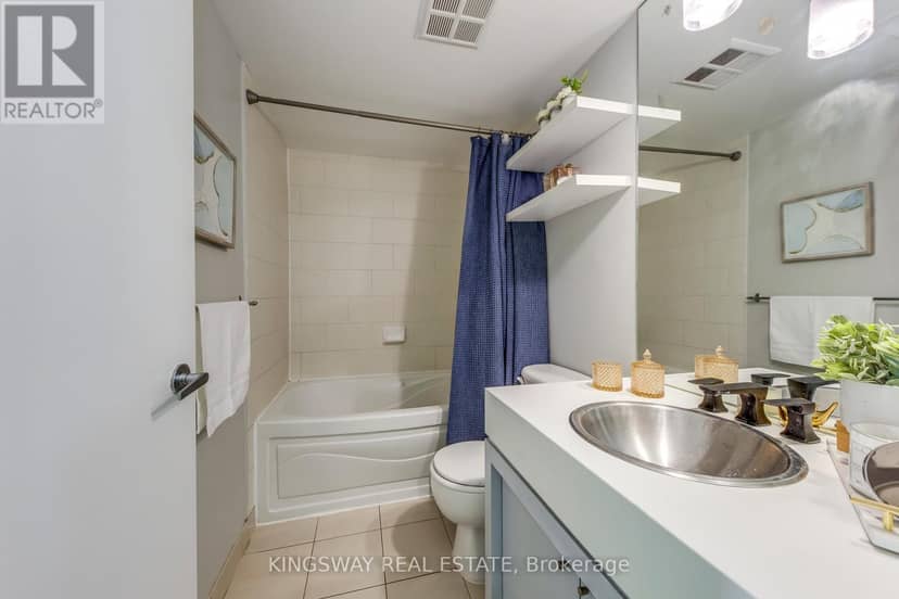3511 - 81 Navy Wharf Court — photo 25 of 35