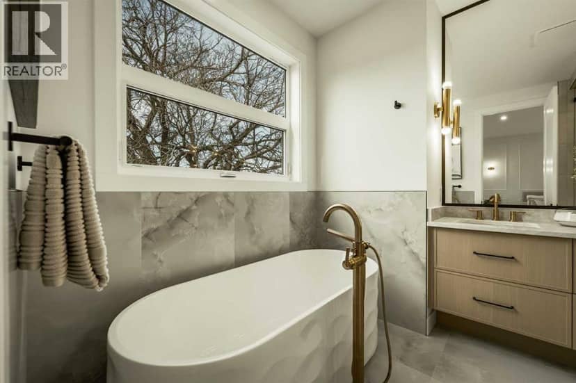 5014 22 Street SW — photo 31 of 40